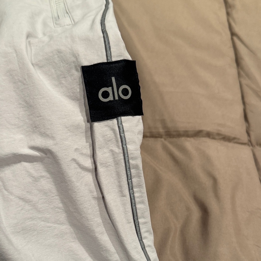 ALO Yoga Trackpant Joggers - Picture 4 of 8